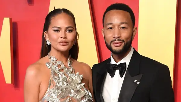 5 červených vlajok, nemôžeme si pomôcť všimnúť si vo vzťahu Chrissy Teigen a John Legend