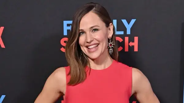 Jennifer Garner smiling on the red carpet