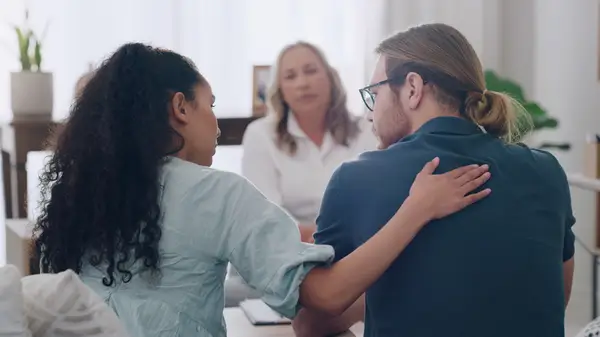 Couple with therapist