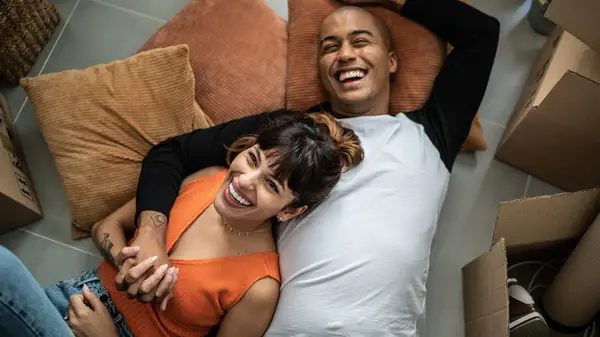 Votre guide de la théorie romantique des cordes invisibles