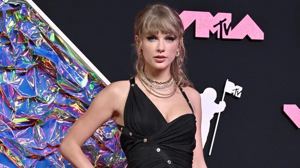 Taylor Swift red carpet