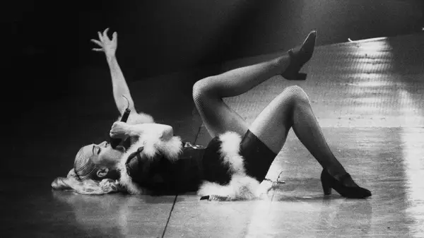 Madonna onstage Blonde Ambition tour