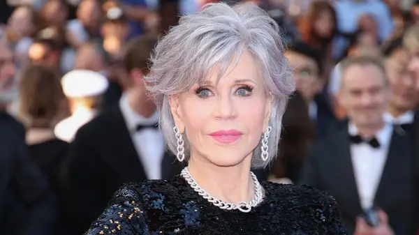 Jane Fonda on red carpet
