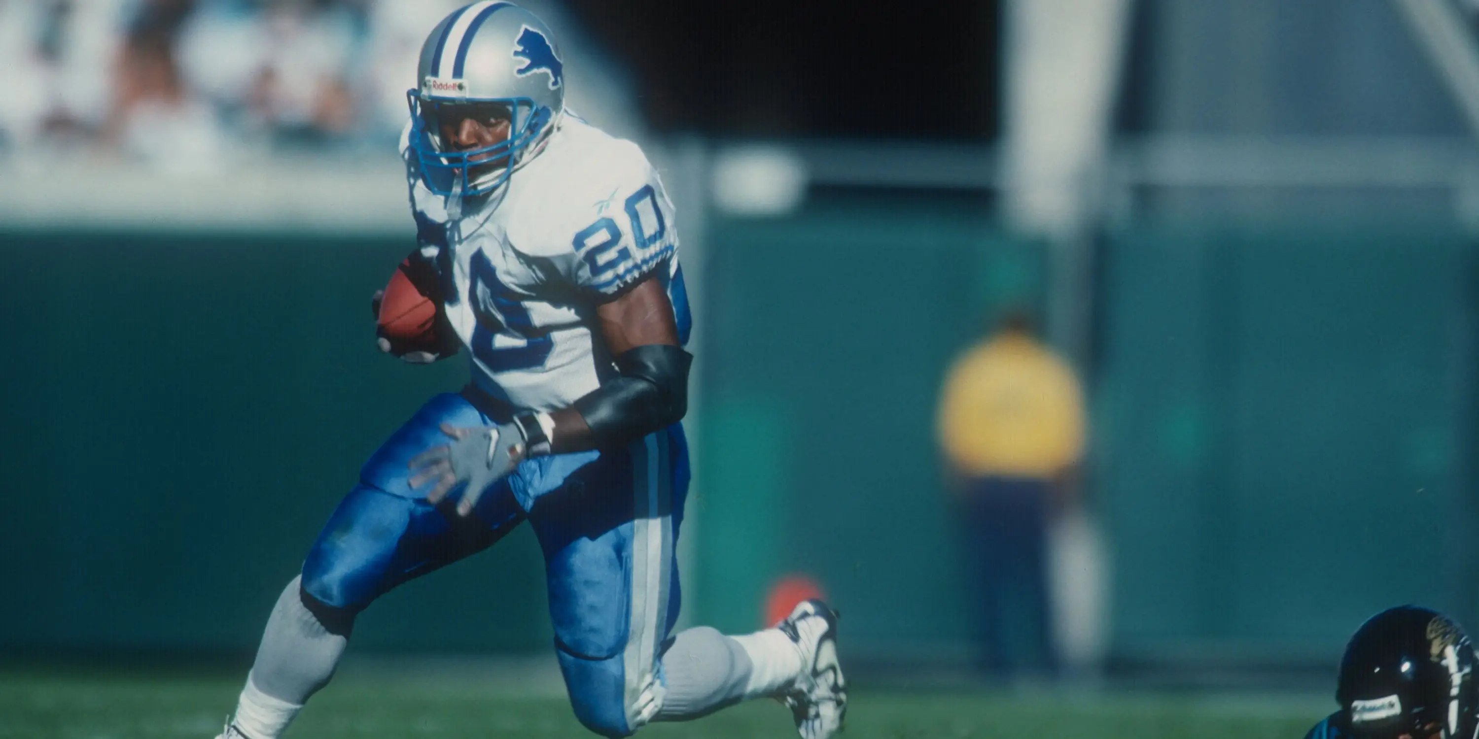 Barry Sanders entra em campo aberto