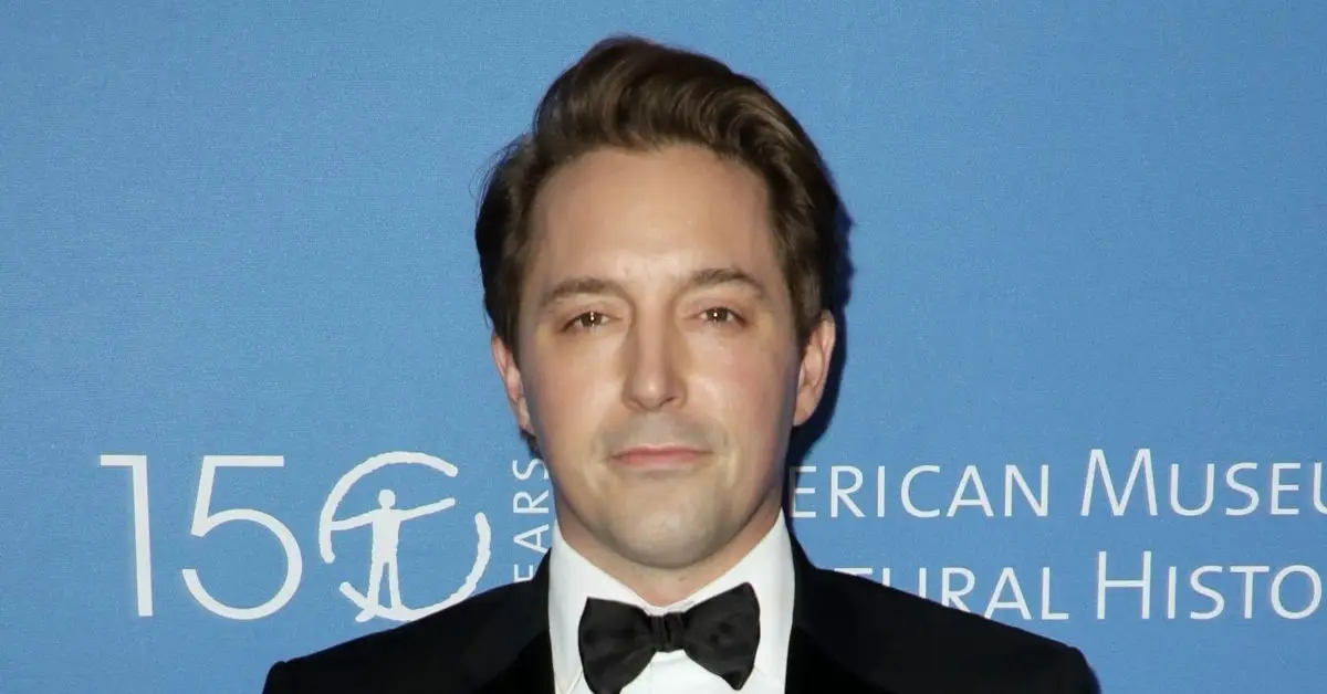 Beck Bennett på den røde løber