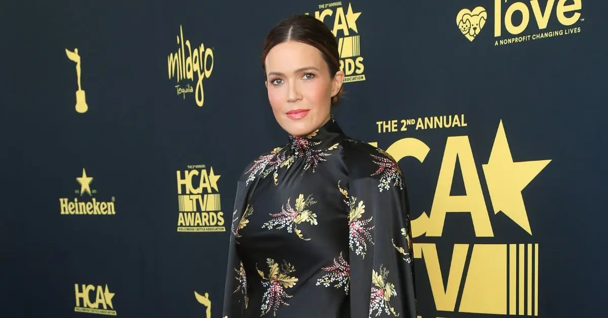 ビバリー・ヒルトンで開催された第2回HCA TVアワード放送＆ケーブル賞に出席したマンディ・ムーア