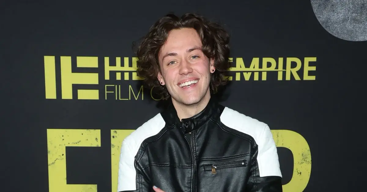 Ethan Cutkosky på den røde løber