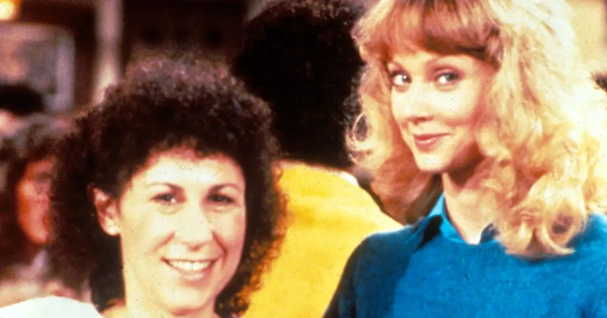 Rhea Perlman e Shelley Long sul set di Cheers