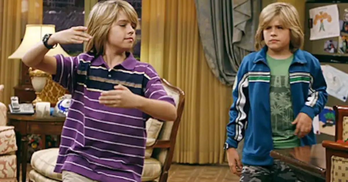 Cole und Dylan Sprouse in einer Szene aus The Suite Life On Deck