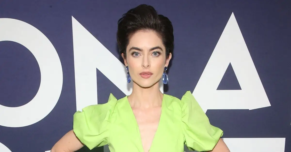 Brooke Lyons na červeném koberci