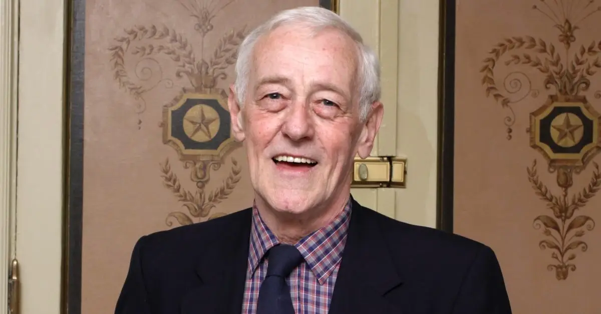 John Mahoney na czerwonym dywanie