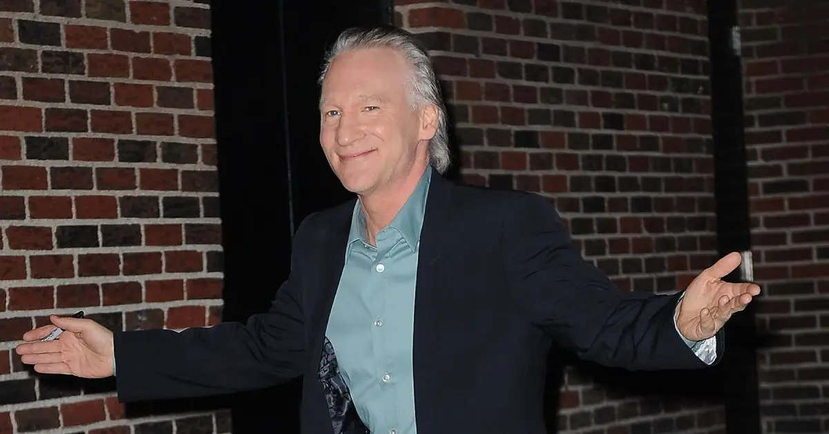 Bill Maher ser självbelåten ut