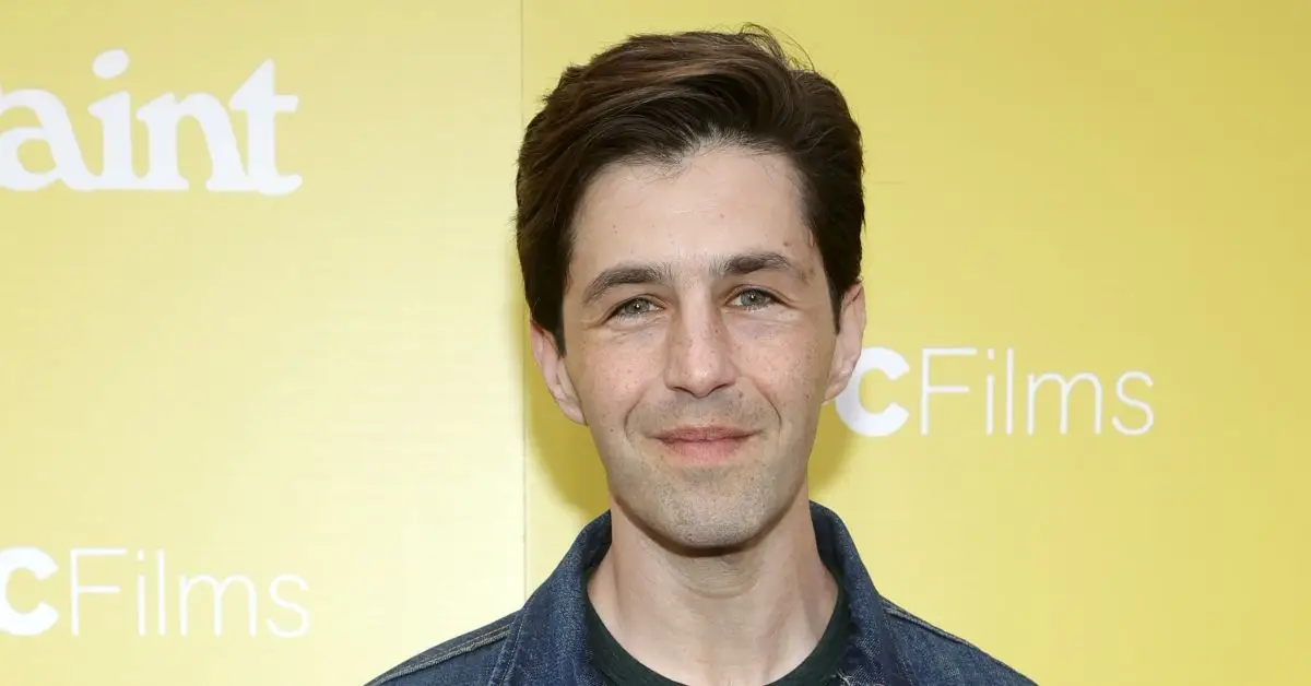 Josh Peck na červenom koberci