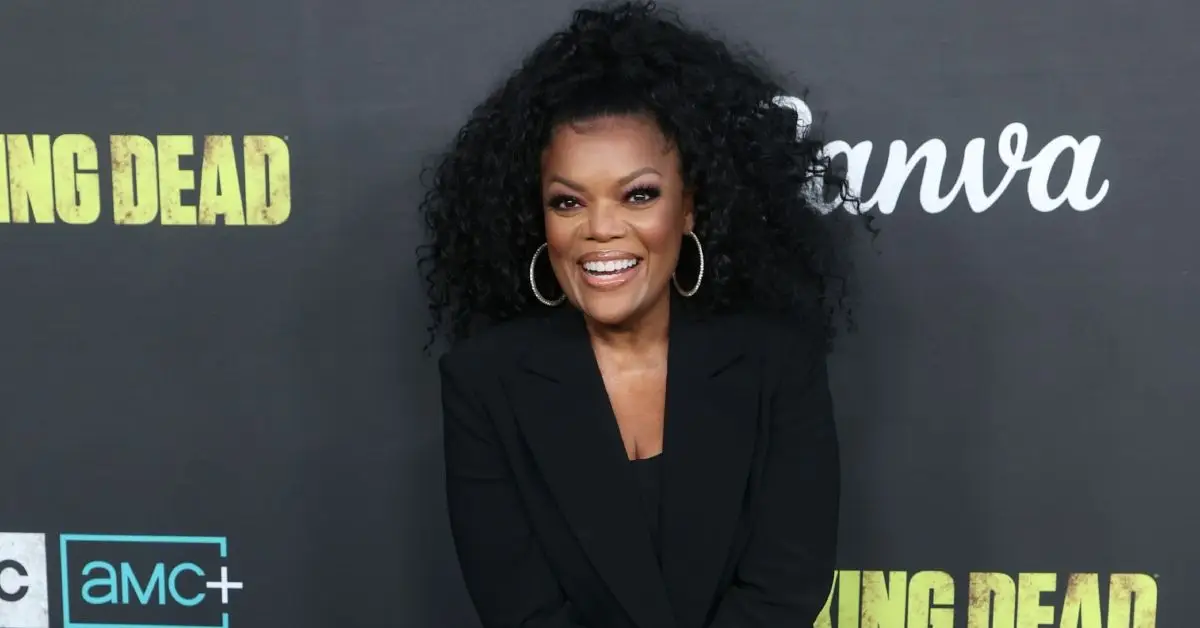 Yvette Nicole Brown vyzerá šťastne