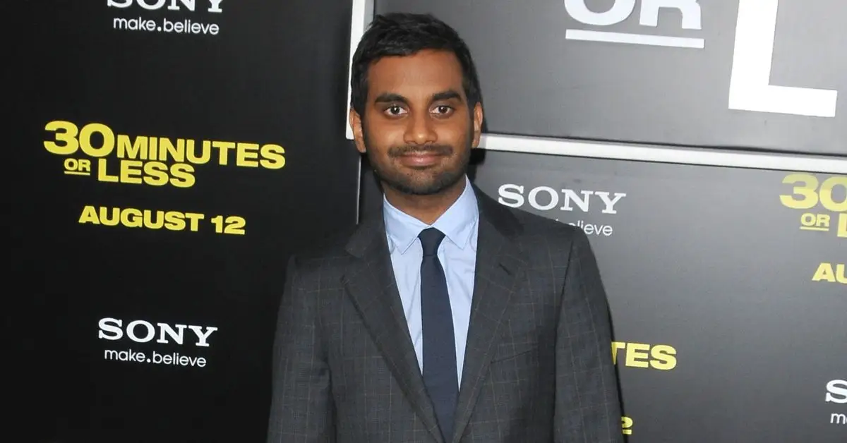 Aziz Ansari na czerwonym dywanie