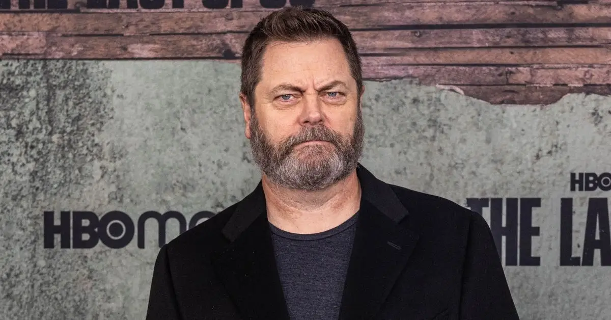 Nick Offerman na czerwonym dywanie