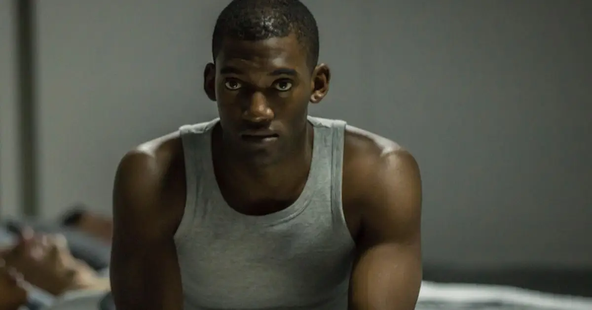 Malachi Kirby in Specchio nero