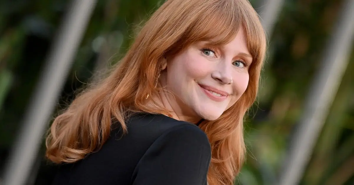 Bryce Dallas Howard sorride