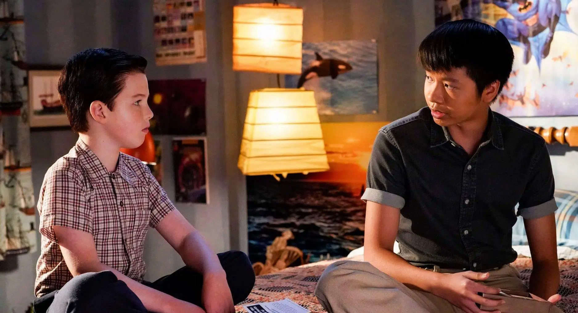Iain Armitage Ryan Phuong vo filme Young Sheldon (1)