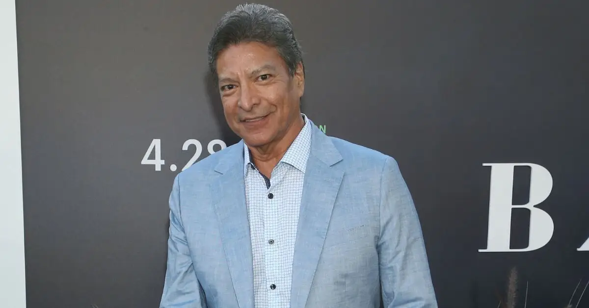 Gil Birmingham na premiére filmu Under The Banner Of Heaven