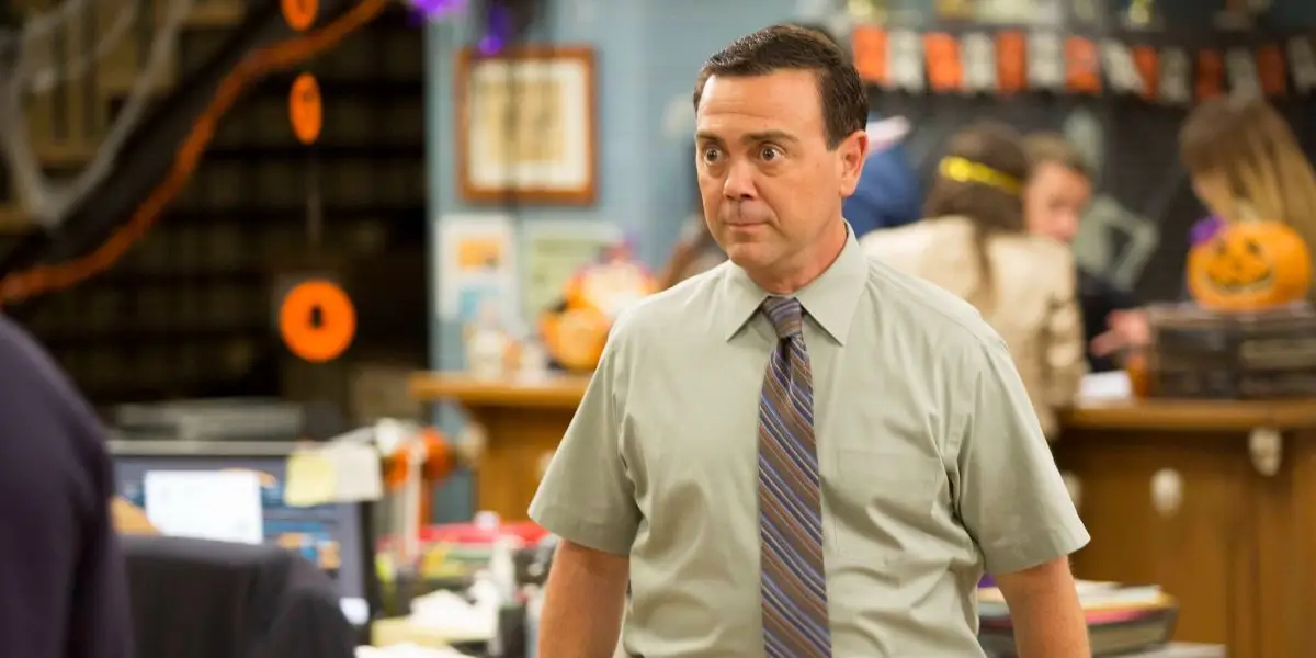 Joe Lo Truglio como Charles Boyle, Brooklyn 99