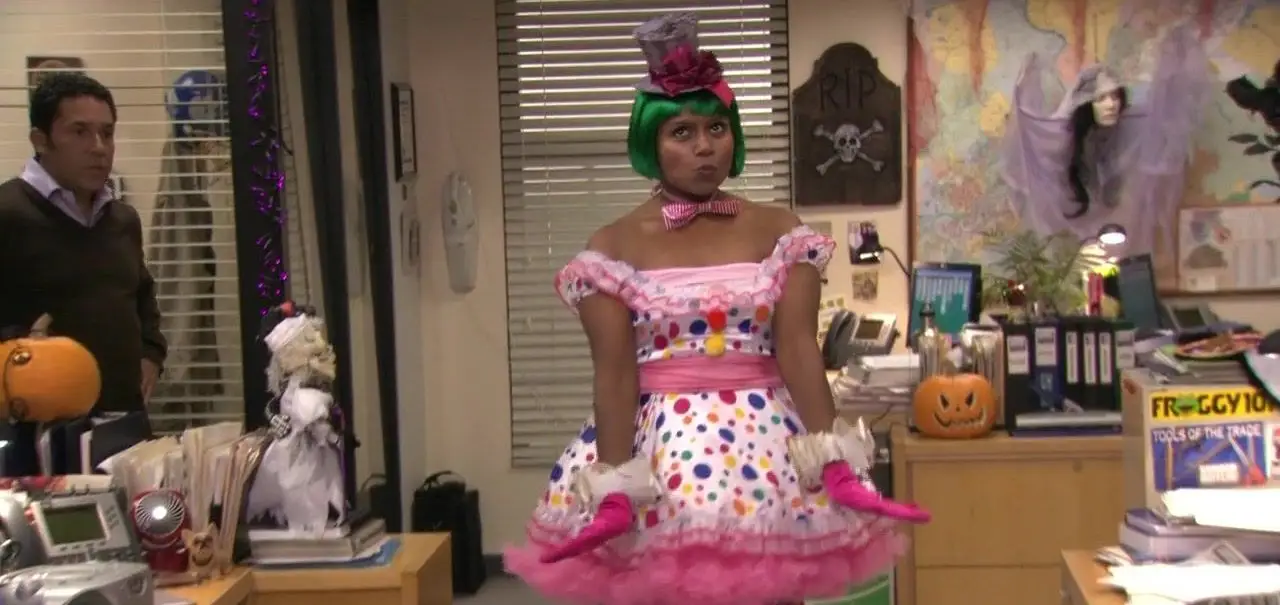 המשרד: 10 סימנים שאתה הקלי קאפור במקום העבודה שלך