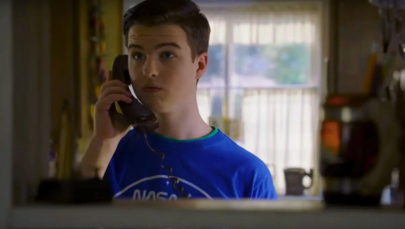 Iain Armitage nel ruolo di Sheldon Cooper nella settima stagione di Young Sheldon