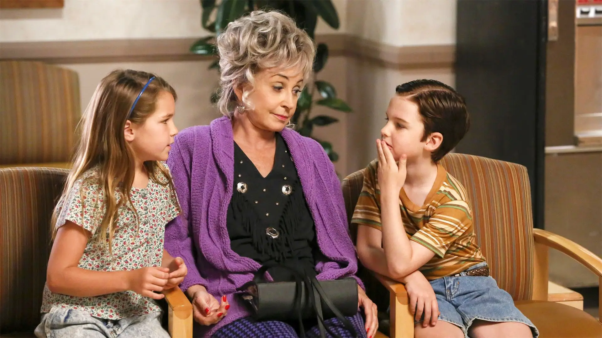 Annie Potts nel ruolo di Meemaw nella prima stagione di Young Sheldon