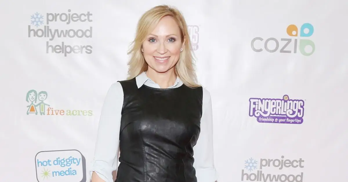 Leigh-Allyn Baker no tapete vermelho