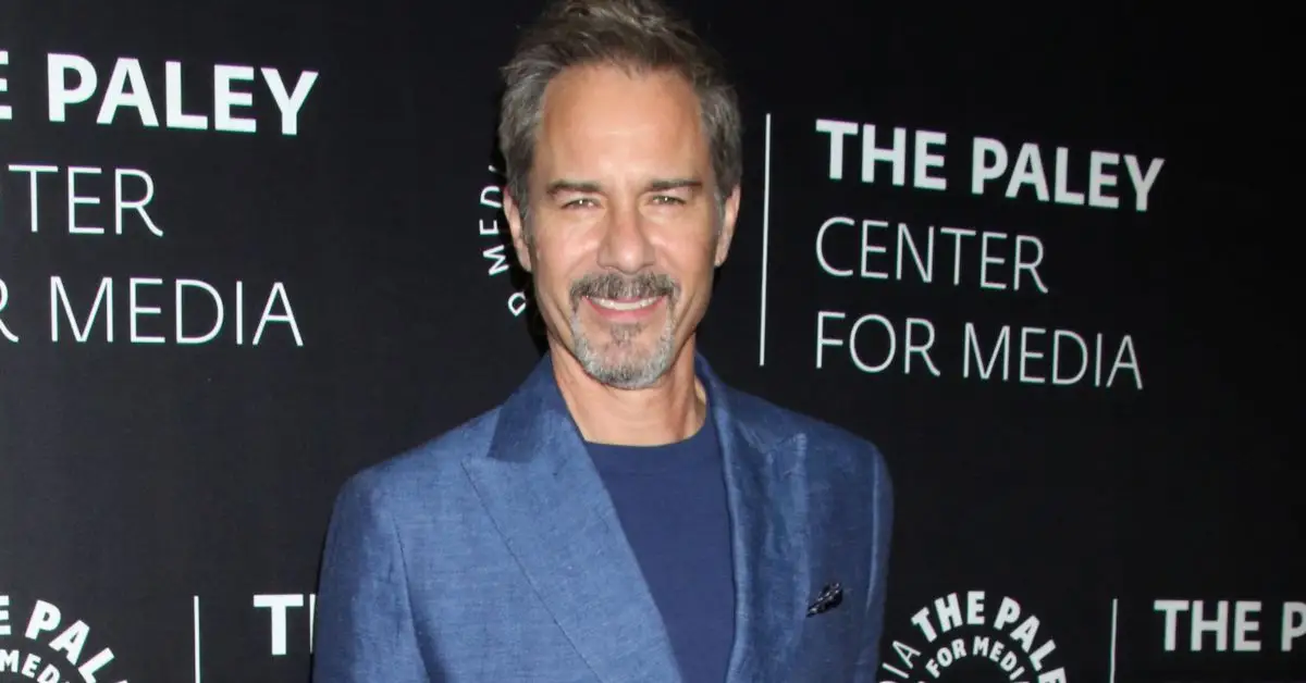 Eric McCormack no tapete vermelho