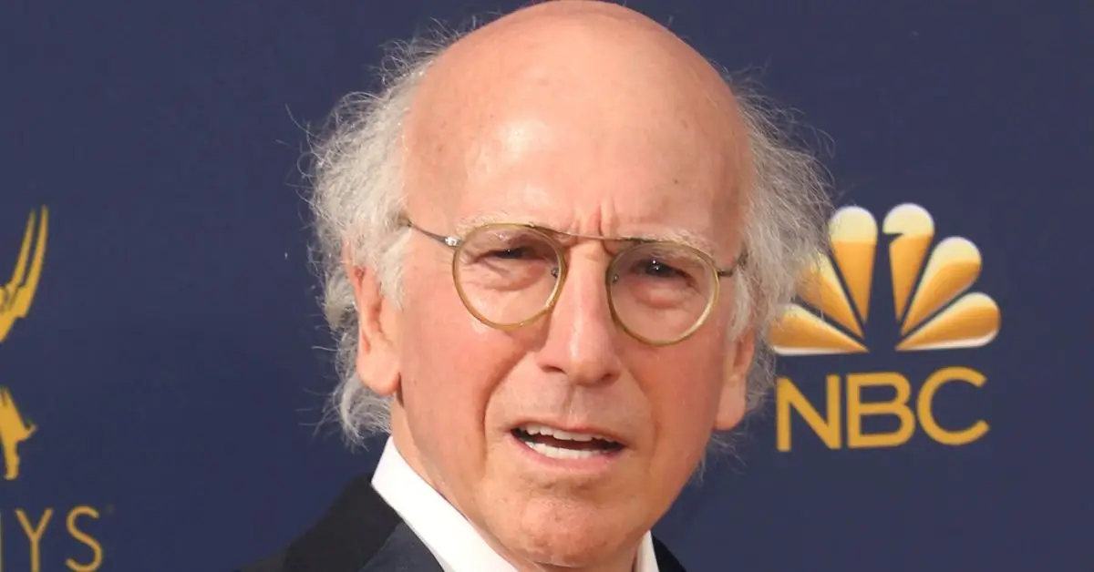 Larry David vyzerá naštvane