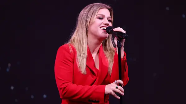 Kelly Clarkson holding a microphone