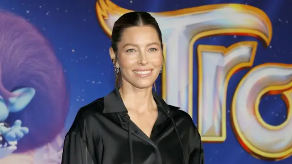 Jessica Biel smiling on the 