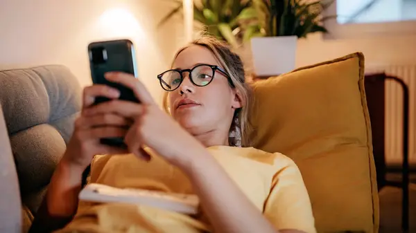 Ihr Leitfaden zum Verwalten sozialer Burnout ohne vollständigen Einsiedler