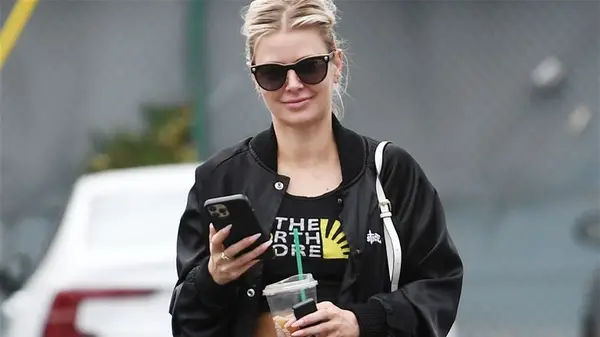 Ariana Madix paparazzi 