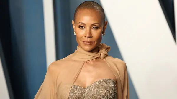 Jada Pinkett Smith posing