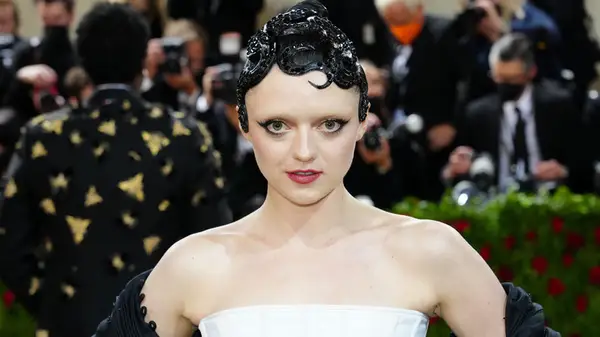 Maisie Williams posing