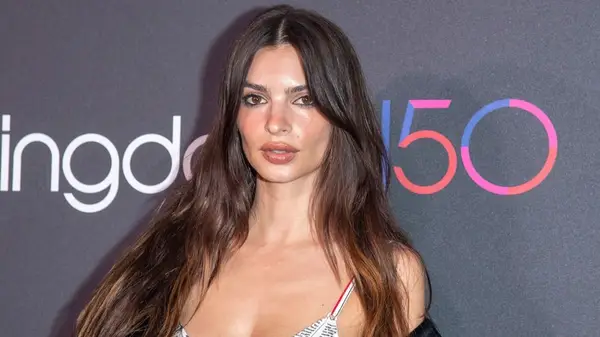 5 gånger Emily Ratajkowski Stäng av sex skam