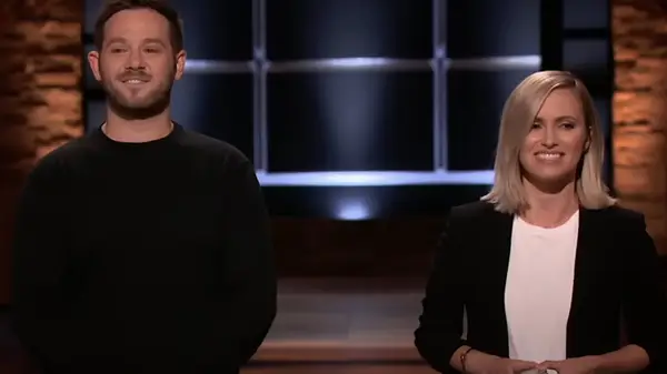 다음은 상어 탱크 다음에 물린 치약으로 내려진 것입니다