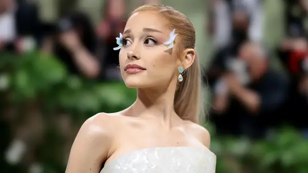 Písně Ariana Grande, které krásně zkoumají zármutek a ztrátu