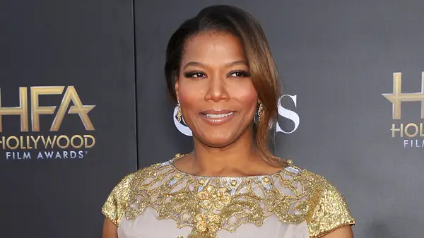 Queen Latifah smiling