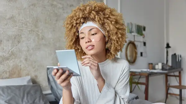 Applying undereye masks
