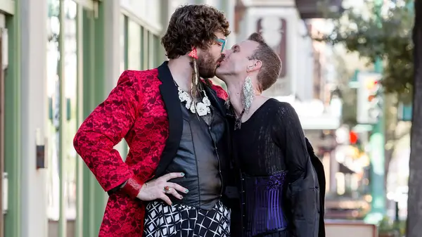 Genderfluid people kissing